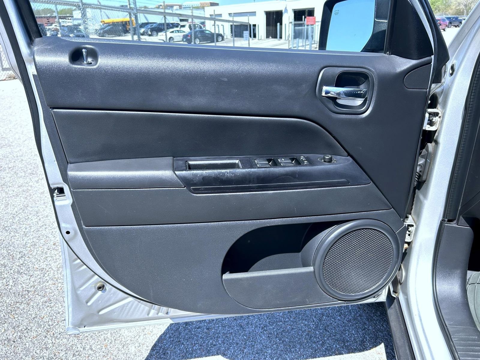 Used 2013 Jeep Patriot Latitude AWD/4WD image 9