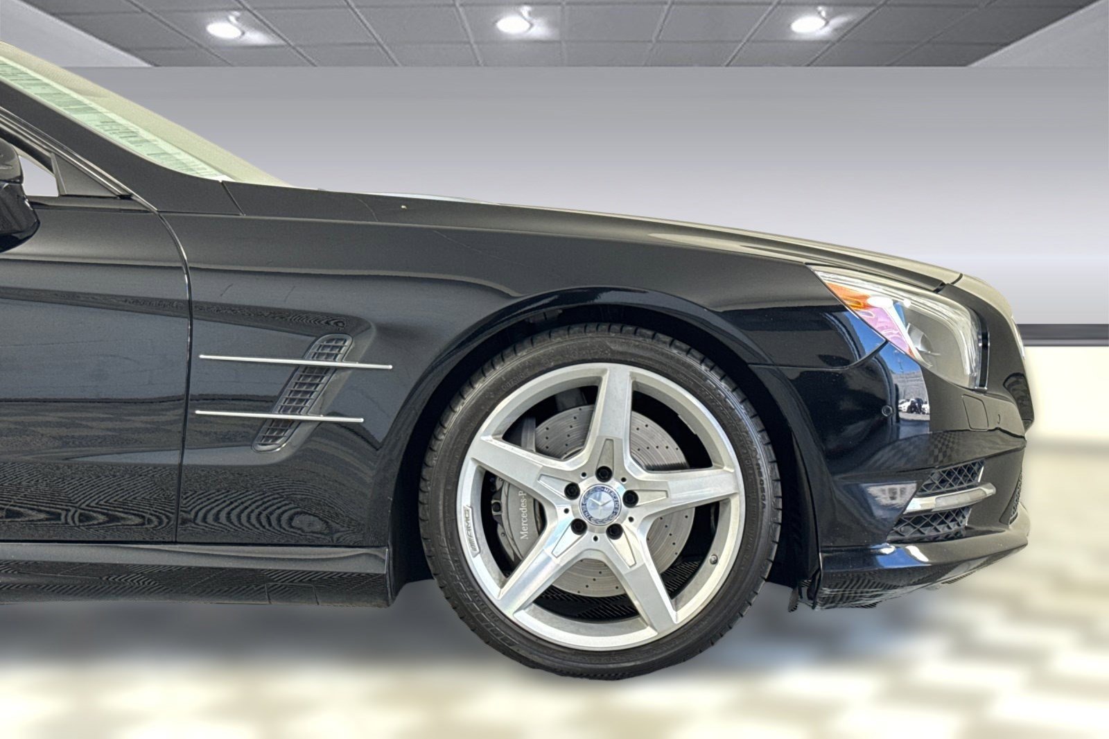 Used 2013 Mercedes-Benz SL 550 w/ Premium Pkg image 32