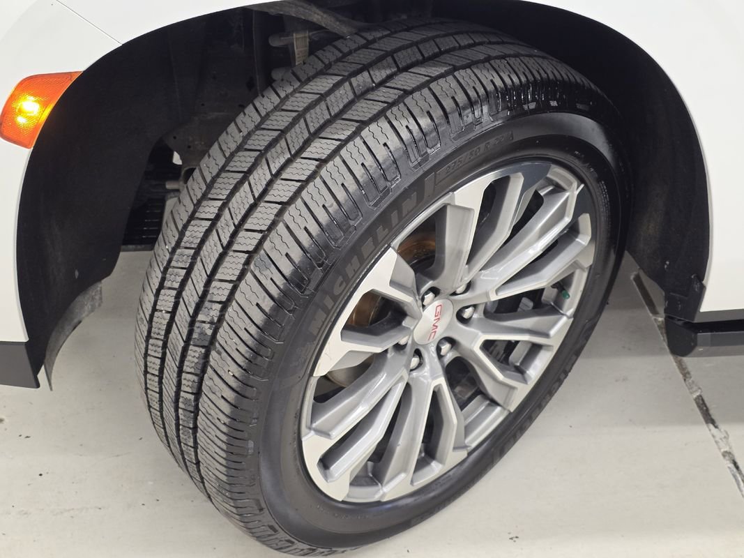 Used 2021 GMC Yukon XL Denali w/ Denali Premium Package AWD/4WD image 43