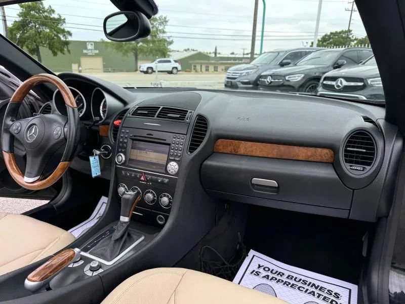 Used 2011 Mercedes-Benz SLK 300 image 42