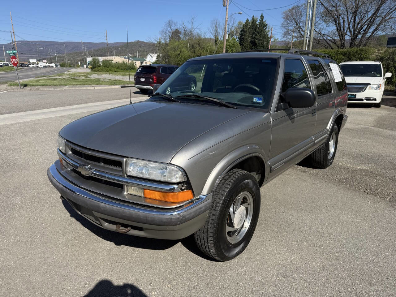 Used 2000 Chevrolet Blazer LT w/ LT Preferred Equipment Group image 2