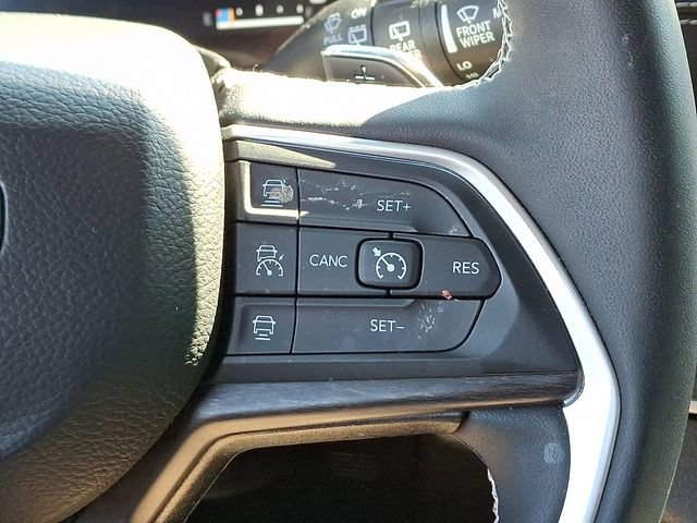 Used 2023 Jeep Grand Cherokee L Limited w/ Black Appearance Package AWD/4WD image 23