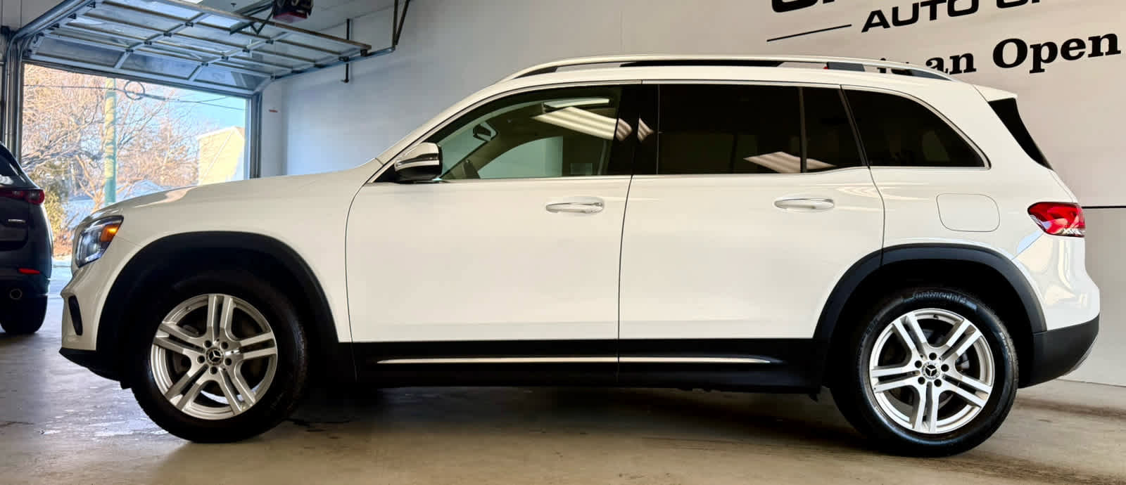 Used 2023 Mercedes-Benz GLB 250 4MATIC image 3