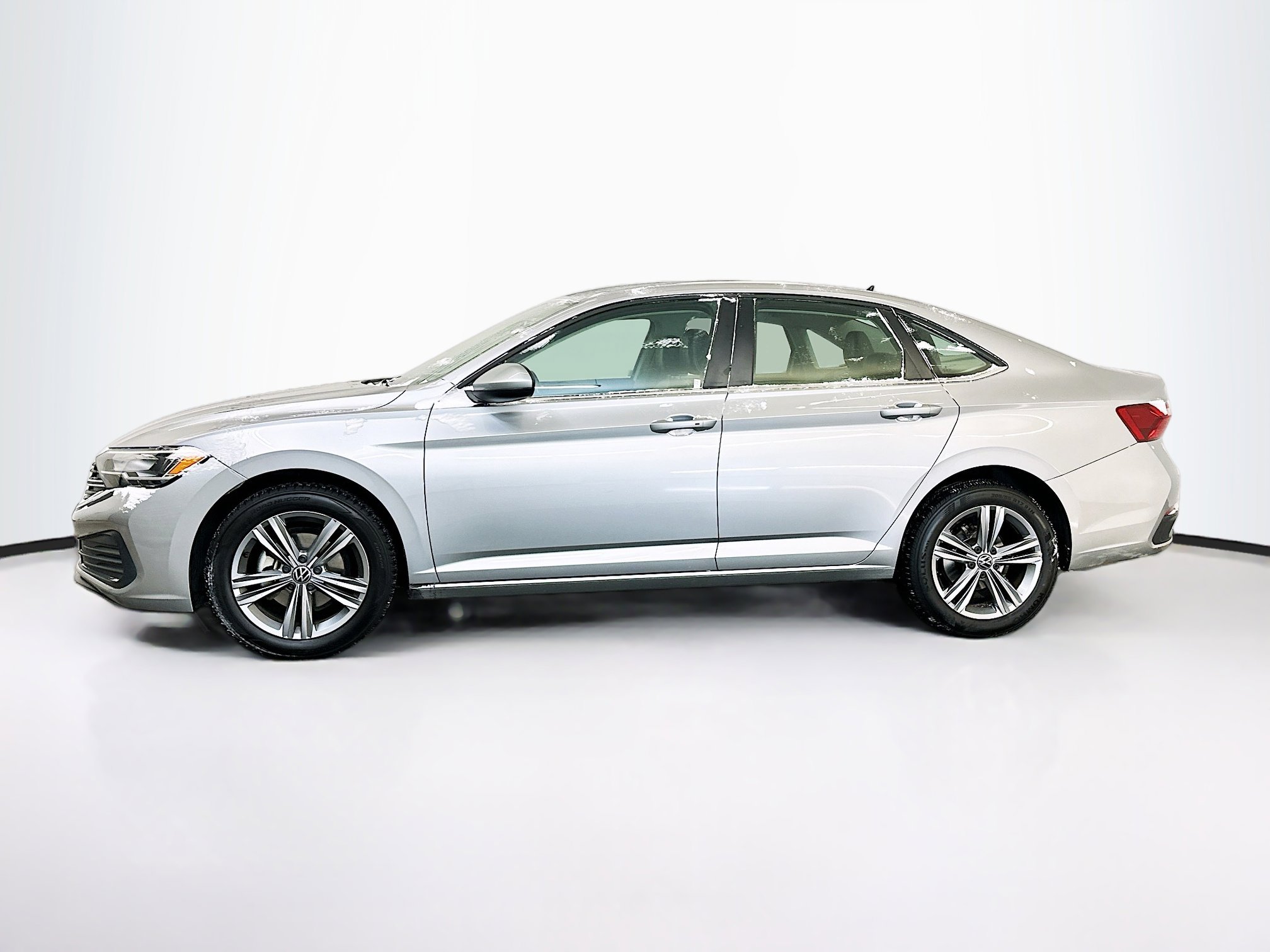 Used 2024 Volkswagen Jetta SE image 4