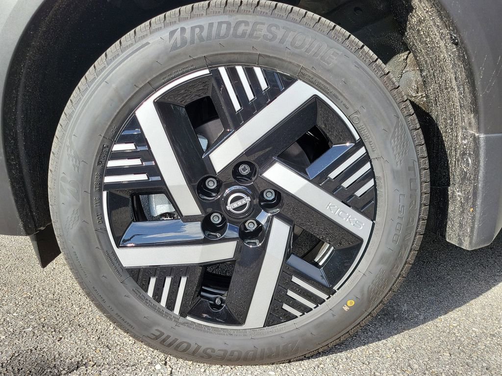 New 2026 Nissan Kicks SV image 9