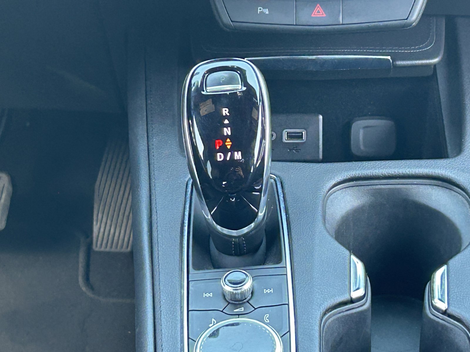 Certified 2022 Cadillac XT4 Premium Luxury w/ Safety Alert Package image 21