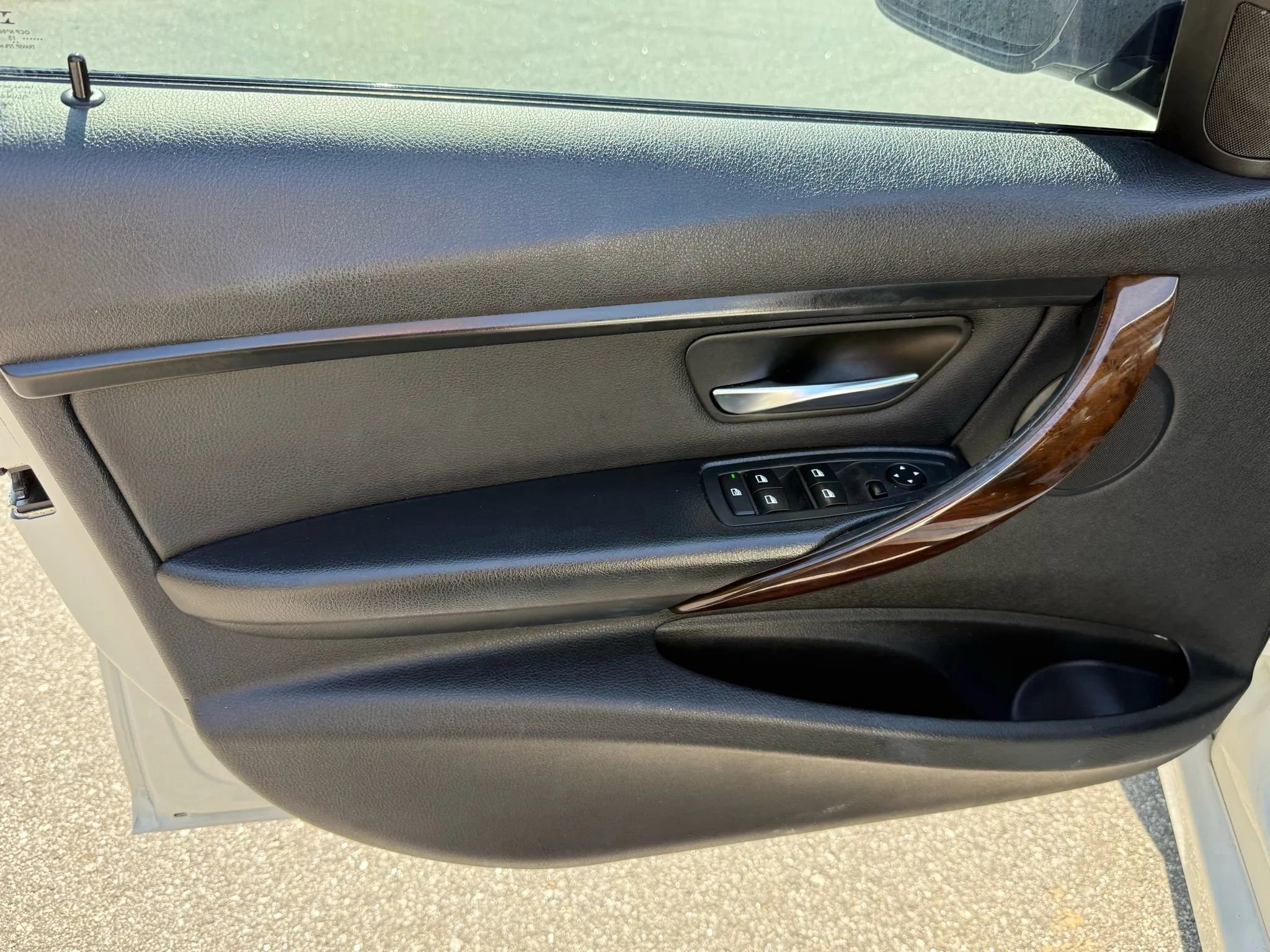 Used 2015 BMW 320i Sedan RWD image 14