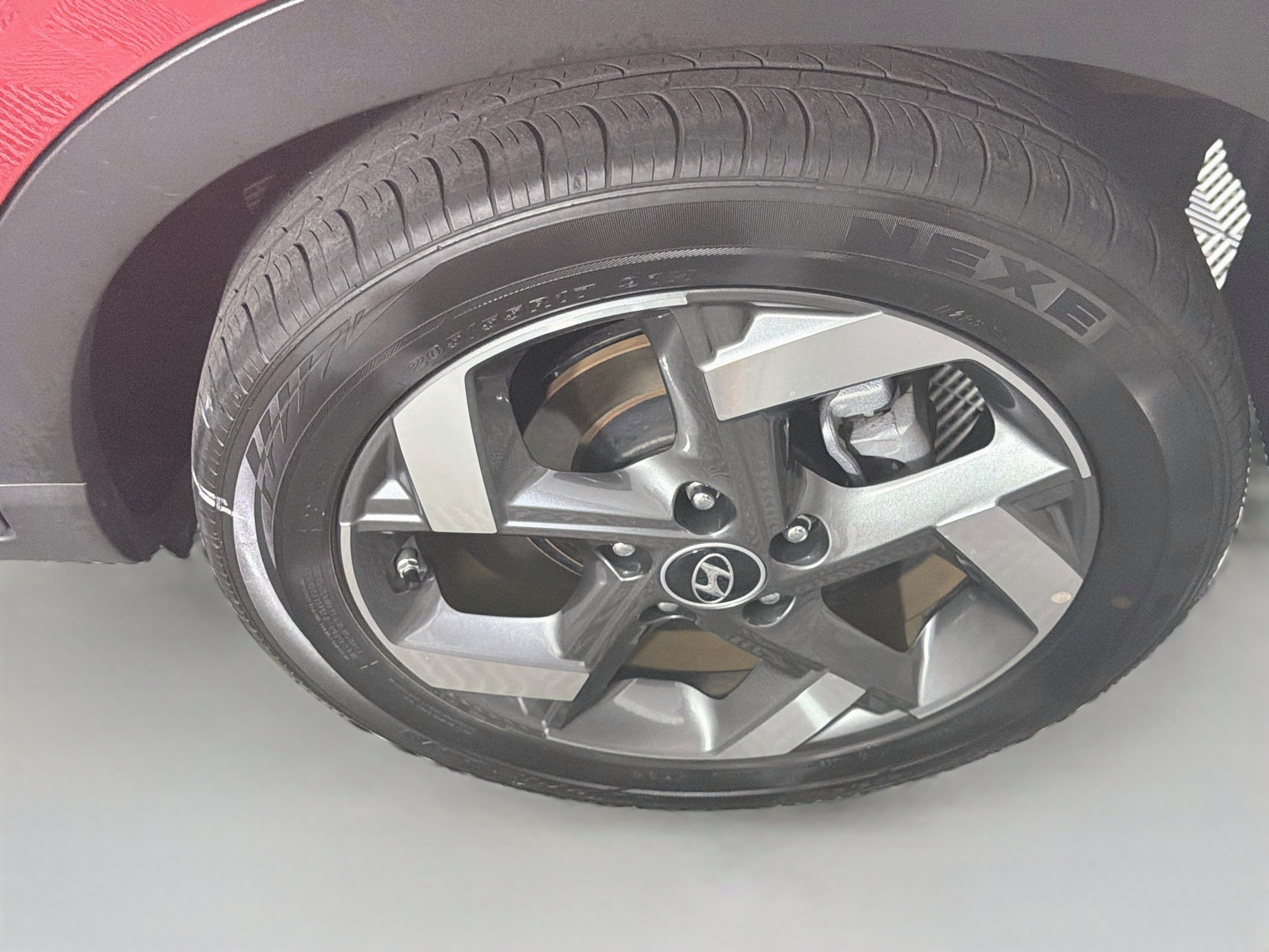 Used 2025 Hyundai Venue SEL FWD image 11