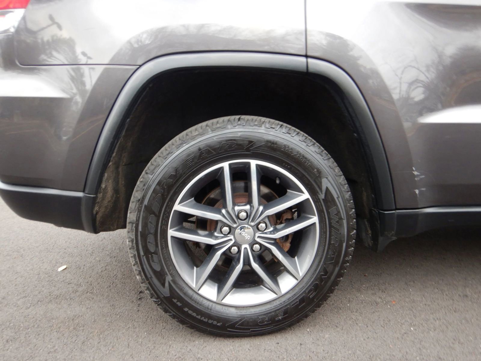 Used 2017 Jeep Grand Cherokee Limited AWD/4WD image 24