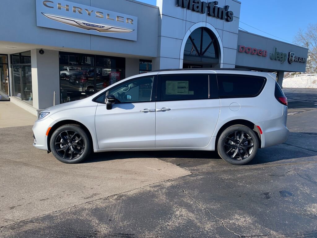 New 2026 Chrysler Pacifica Limited w/ S Appearance Package image 7