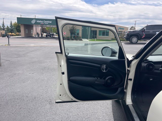 Used 2018 MINI Cooper 4-Door Hardtop FWD image 24