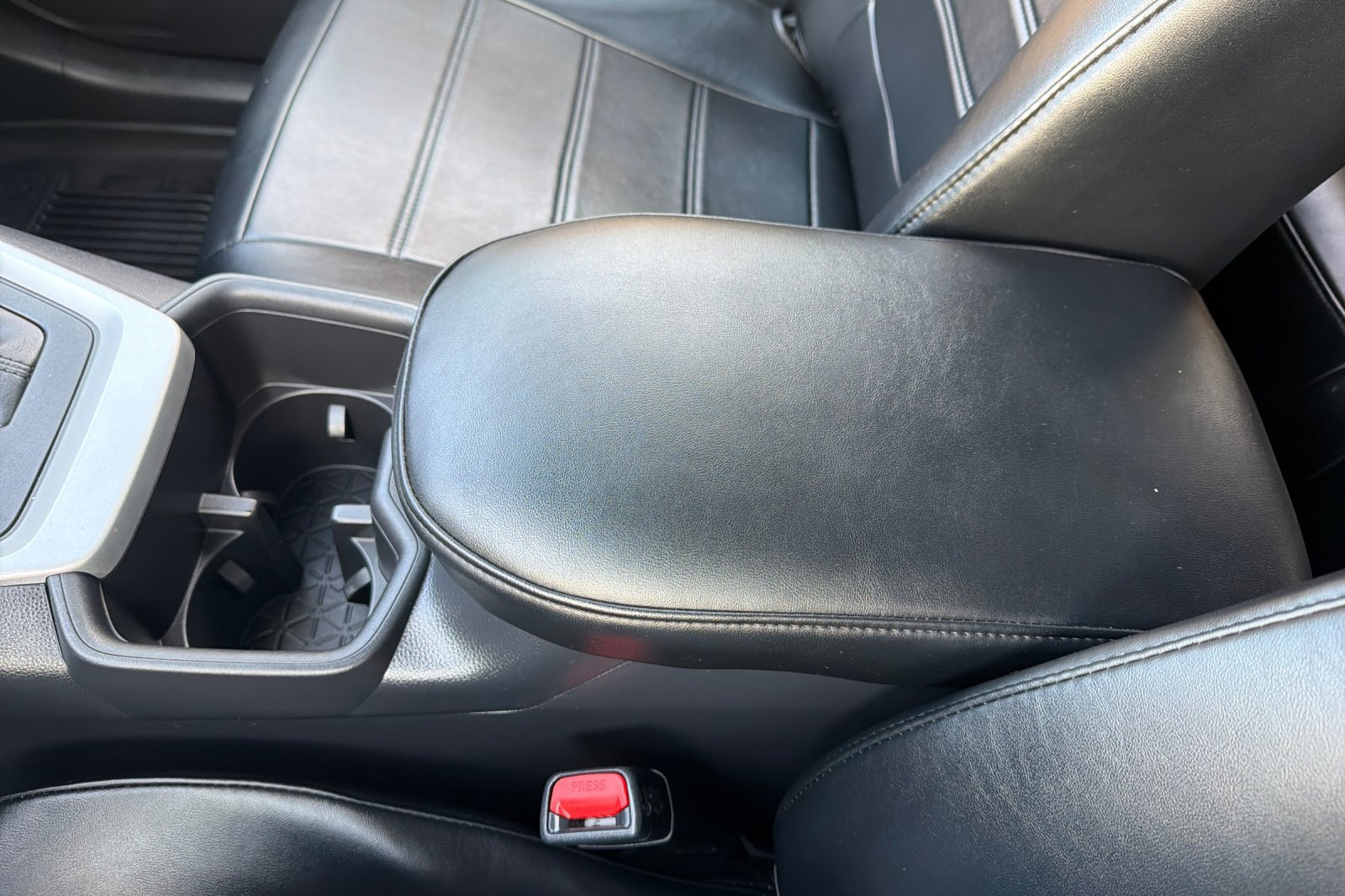 Used 2025 Toyota RAV4 LE AWD/4WD image 26