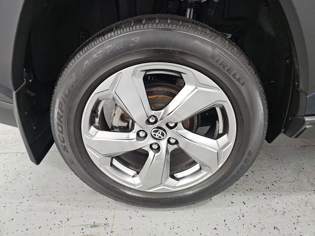 Used 2020 Toyota RAV4 Limited image 7