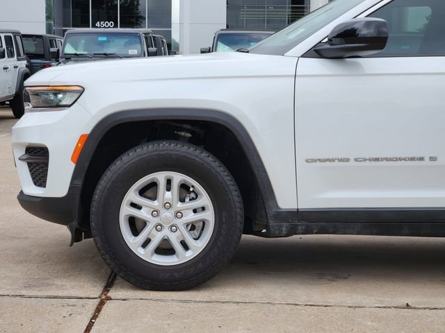 Certified 2025 Jeep Grand Cherokee Laredo w/ Luxury Tech Group I RWD image 9