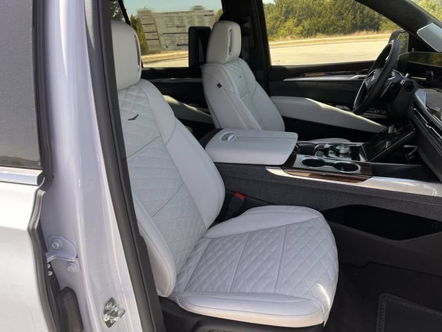 New 2026 Cadillac Escalade ESV Platinum Luxury w/ LPO, Radiant Package AWD/4WD image 23