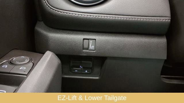 Used 2024 Chevrolet Colorado LT w/ LT Convenience Package III image 32
