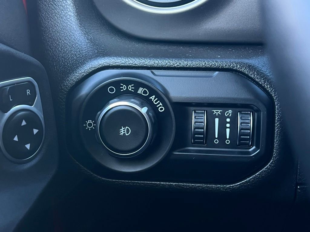 Used 2018 Jeep Wrangler Unlimited Sport S image 25