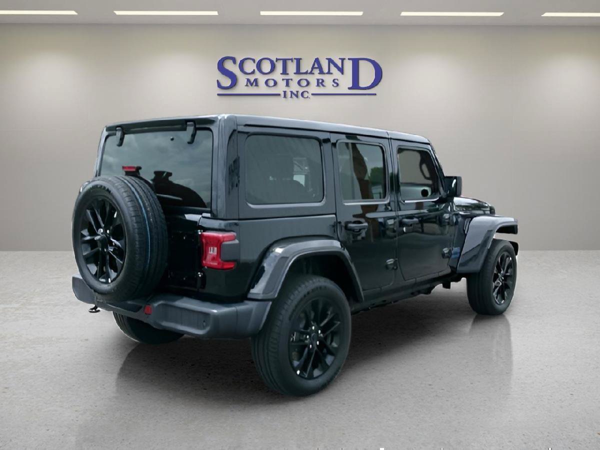 Used 2025 Jeep Wrangler Unlimited Sahara w/ Safety Group AWD/4WD image 6