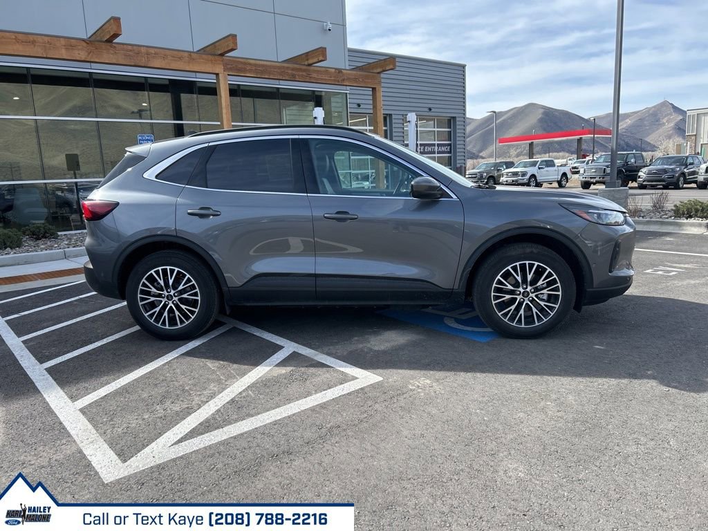 Used 2024 Ford Escape SE w/ PHEV Premium Package image 8