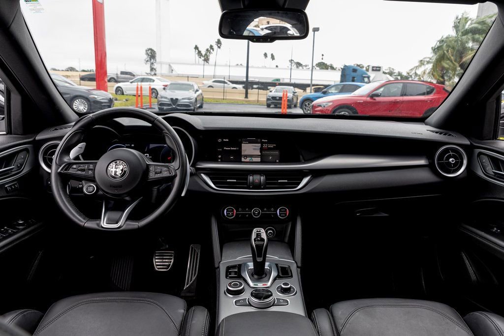 Used 2024 Alfa Romeo Stelvio Veloce image 30