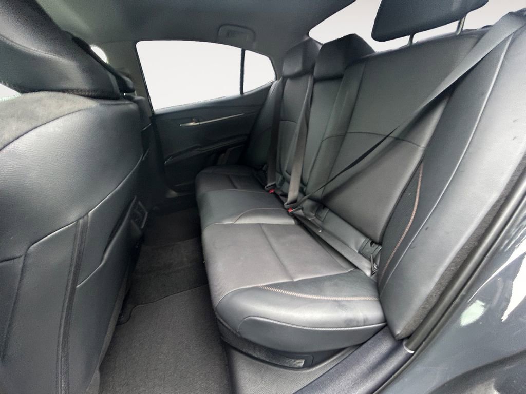 Used 2025 Toyota Camry XLE image 11