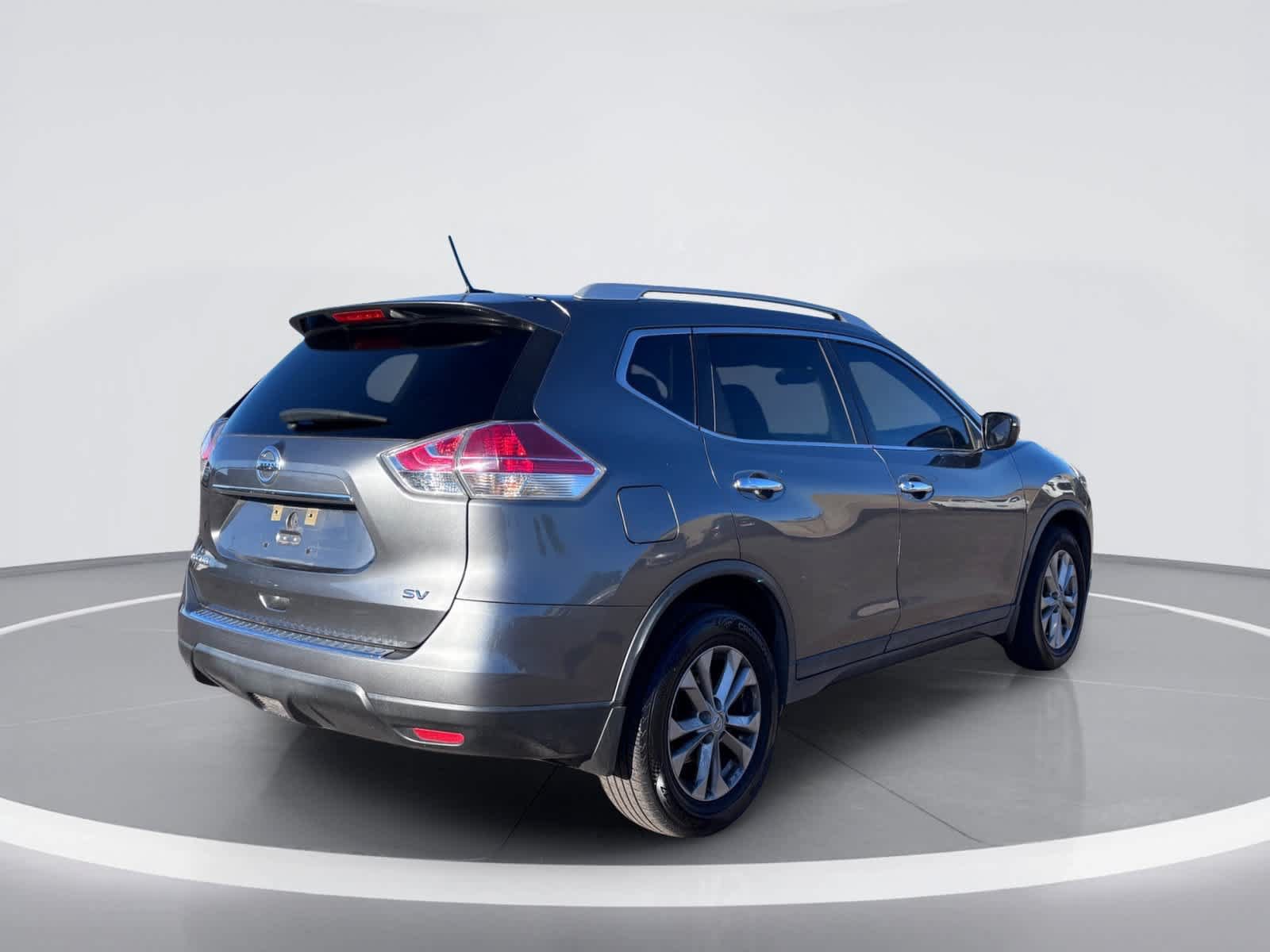 Used 2016 Nissan Rogue SV FWD image 4