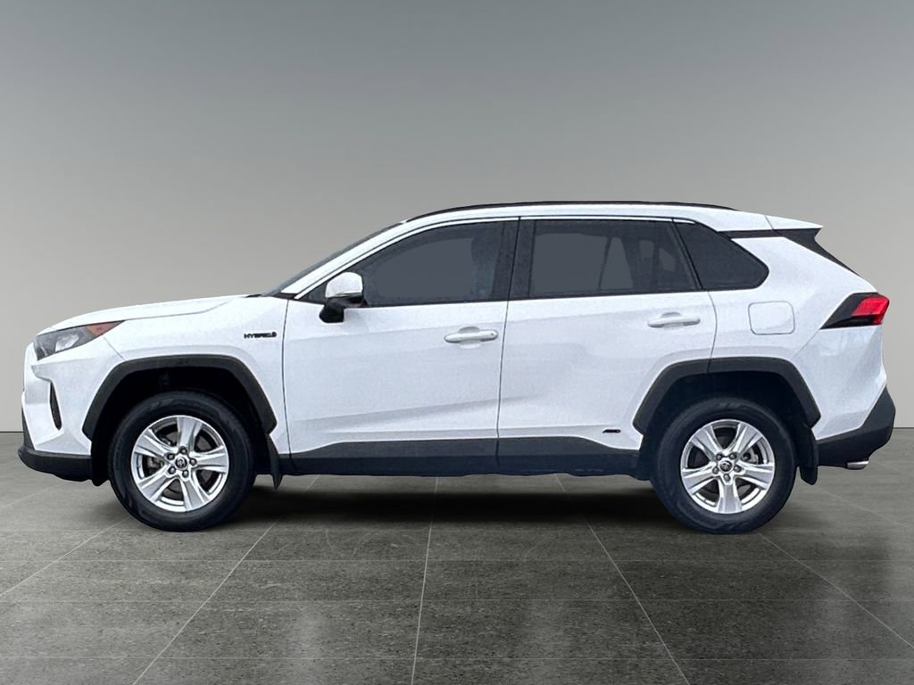Used 2021 Toyota RAV4 LE image 4