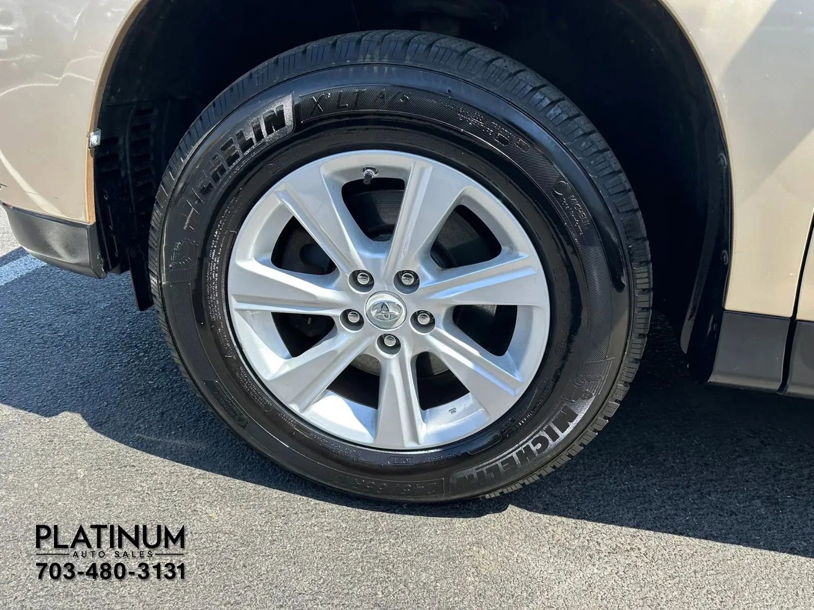 Used 2011 Toyota Highlander SE w/ Tow Pkg image 23