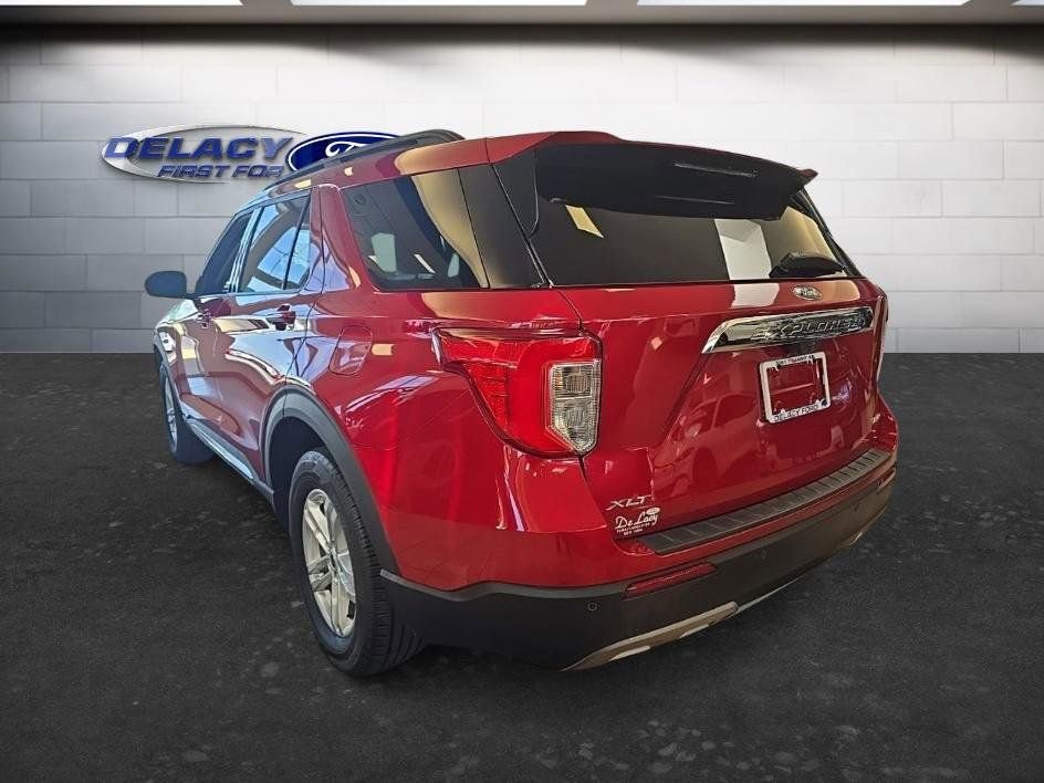 Used 2023 Ford Explorer XLT w/ Equipment Group 202A AWD/4WD image 4