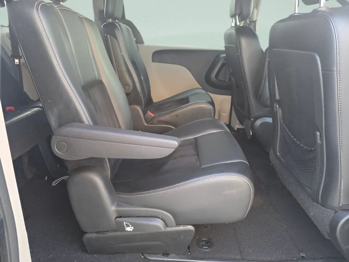 Used 2017 Dodge Grand Caravan SXT FWD image 43