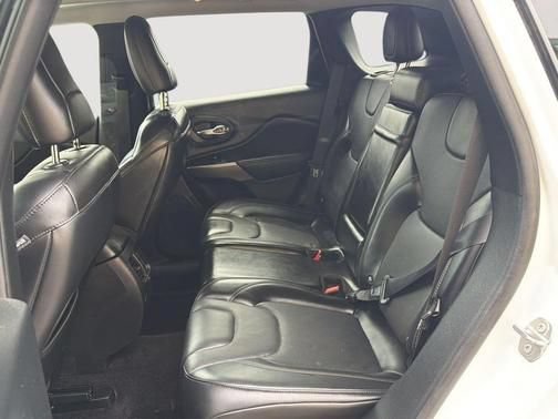 Used 2019 Jeep Cherokee Limited AWD/4WD image 12