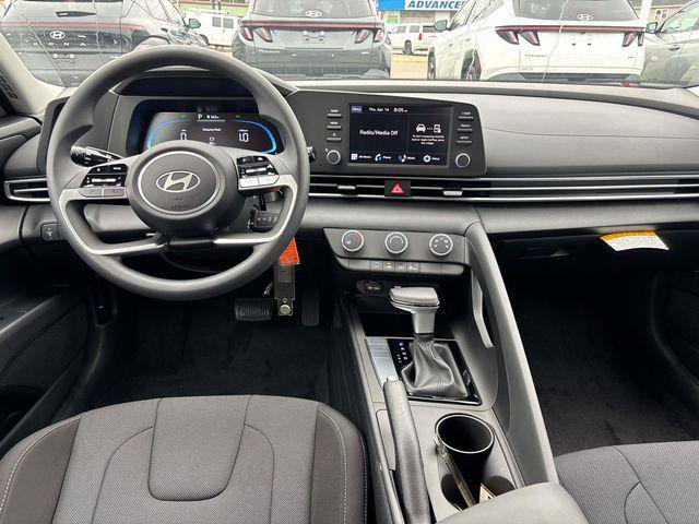 New 2026 Hyundai Elantra SE FWD image 7