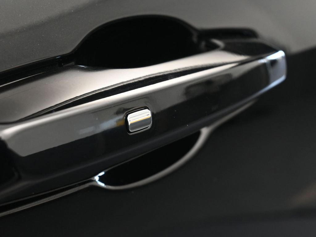 Used 2025 Chevrolet Traverse LT w/ Midnight/Sport Edition image 48