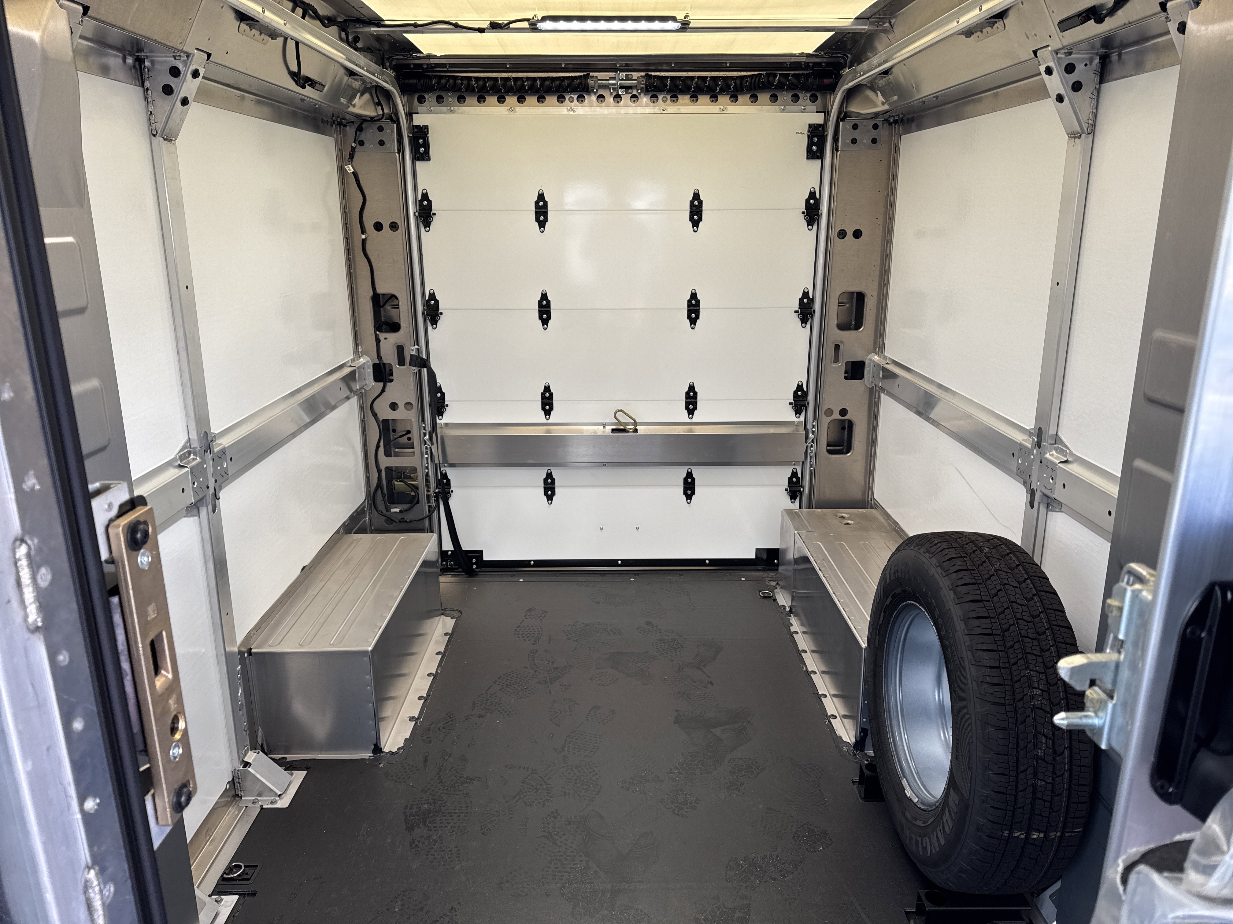 New 2025 Chevrolet Brightdrop 400 w/ Battery Pack, Max Range image 13