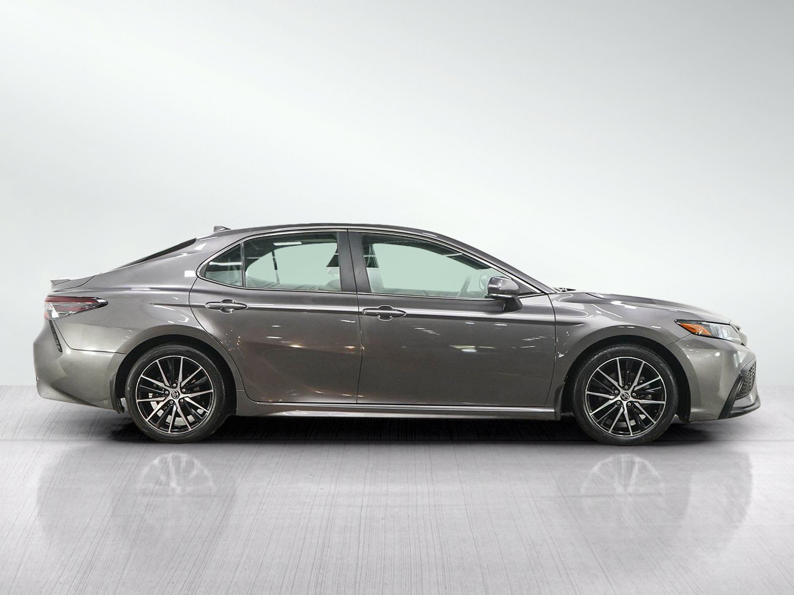 Used 2023 Toyota Camry SE FWD image 7