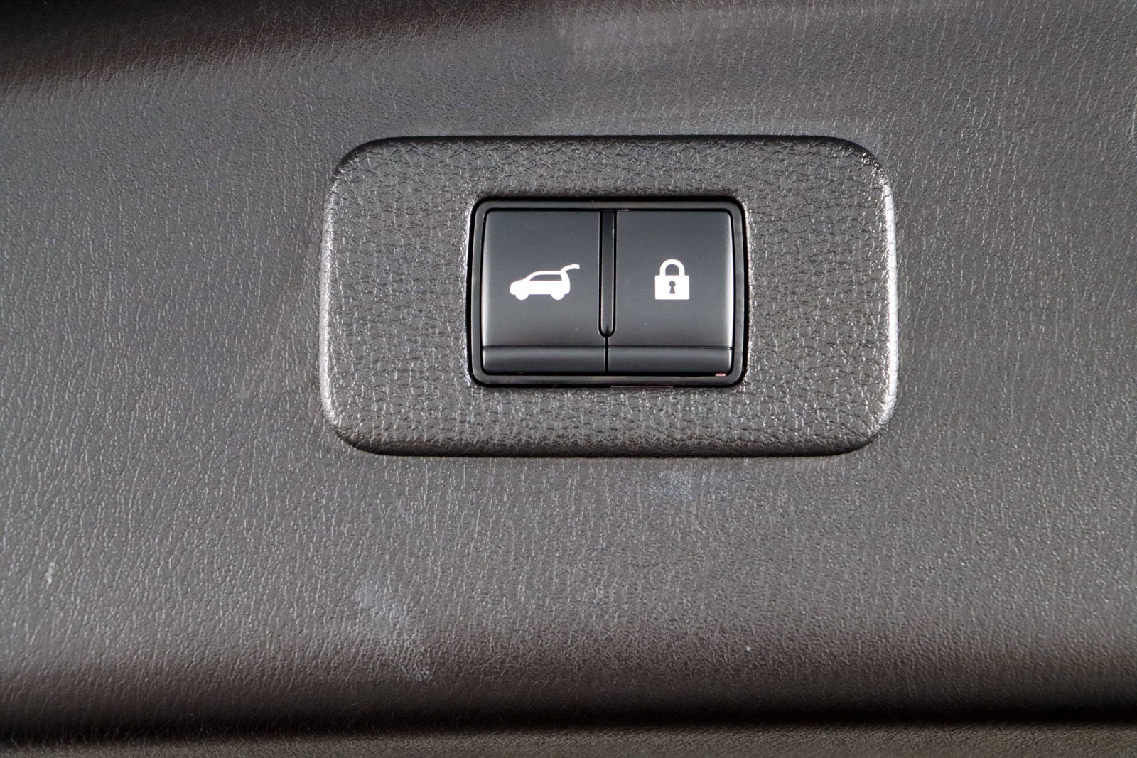 Used 2024 Nissan Armada Platinum w/ Captain's Chairs Package image 37