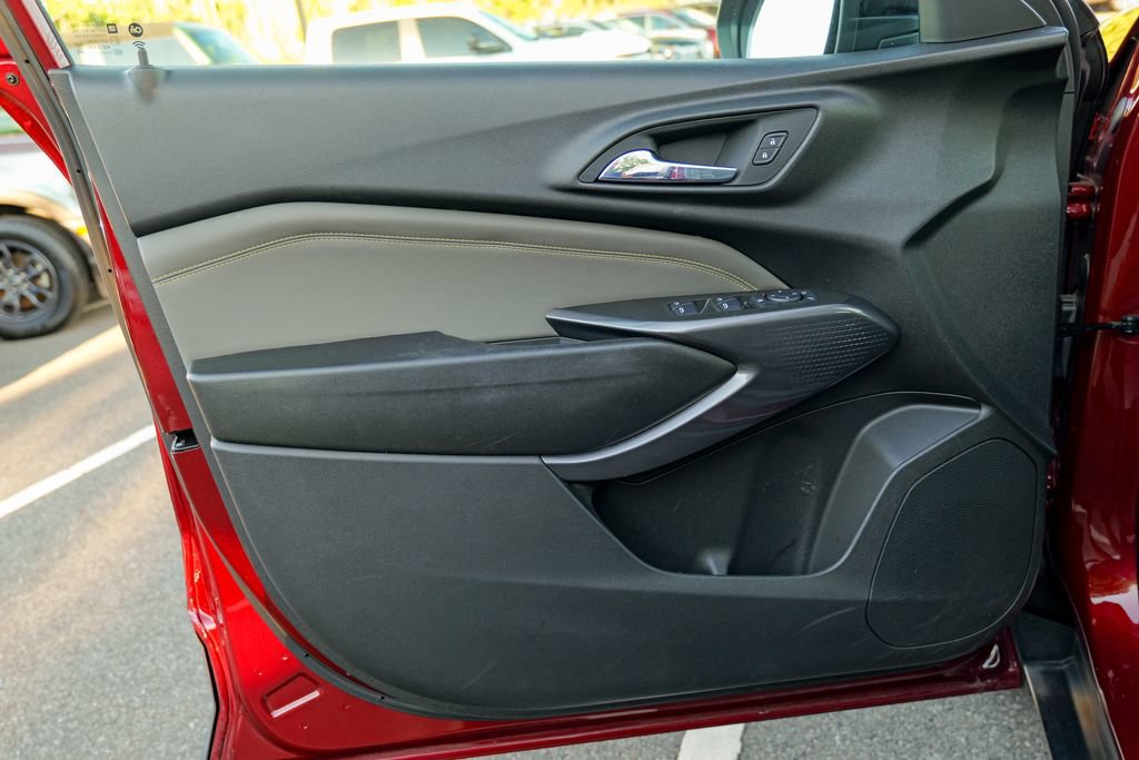 Used 2024 Chevrolet Trax ACTIV w/ Sunroof Package FWD image 16