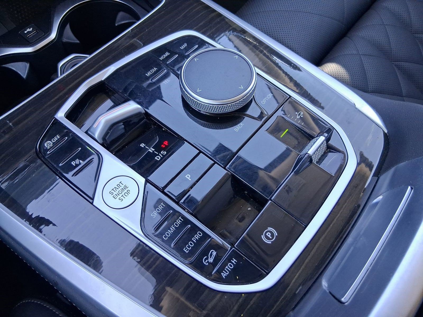 Certified 2024 BMW X7 xDrive40i w/ Premium Package image 17