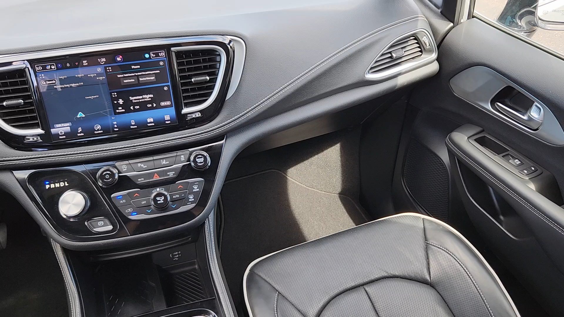 Used 2026 Chrysler Pacifica Limited FWD image 6