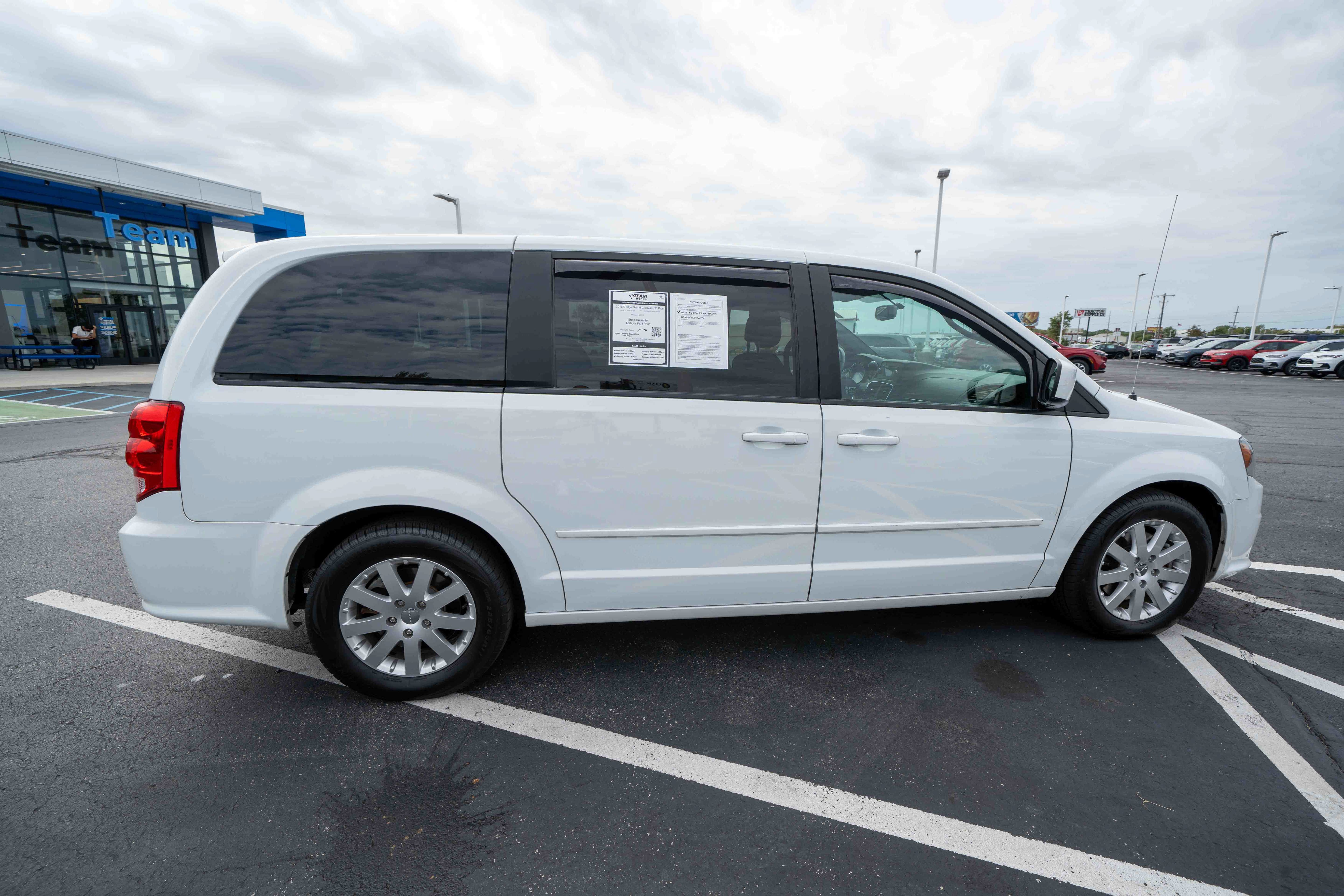 Used 2016 Dodge Grand Caravan SE FWD image 6