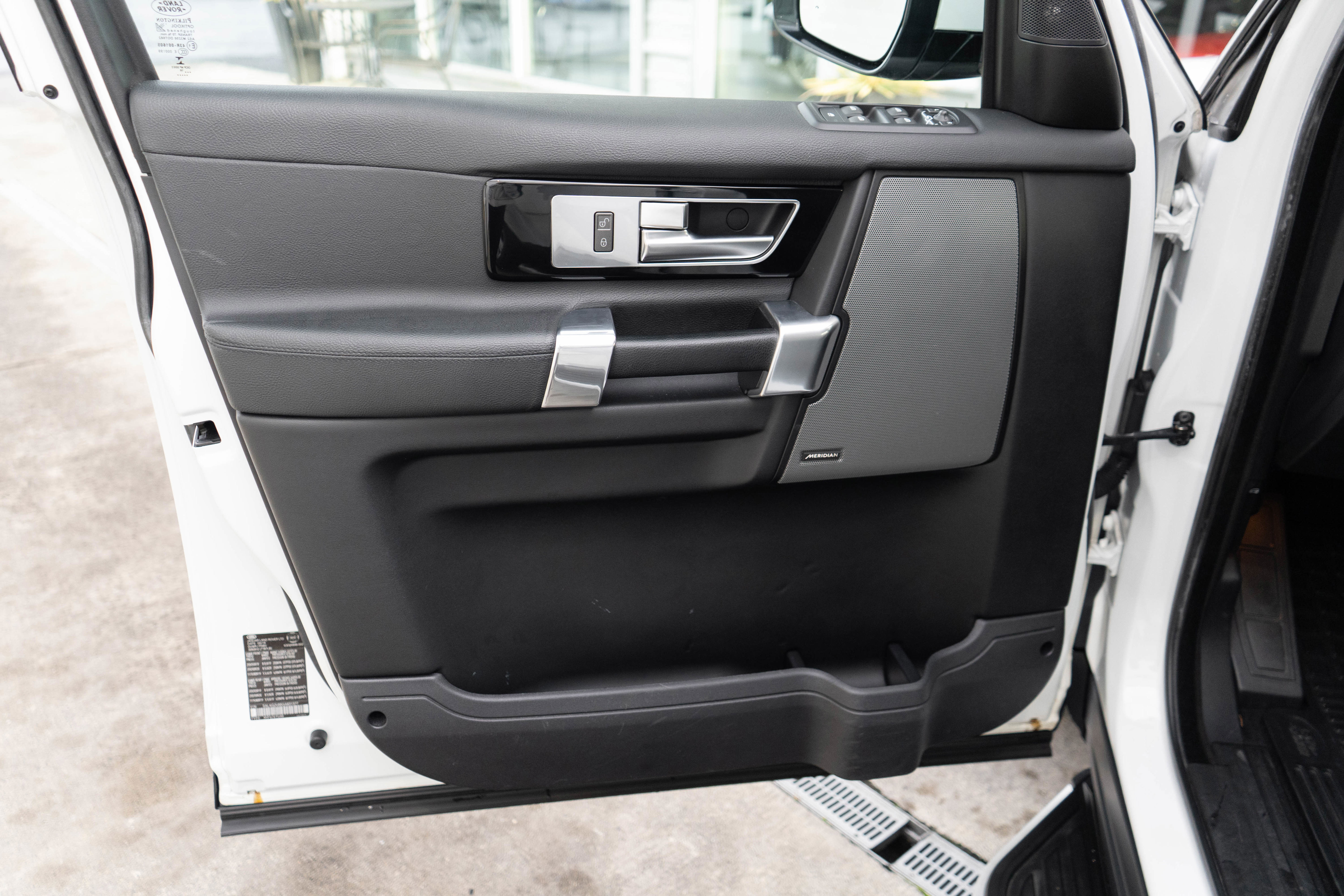 Used 2016 Land Rover LR4 HSE Silver Edition AWD/4WD image 10