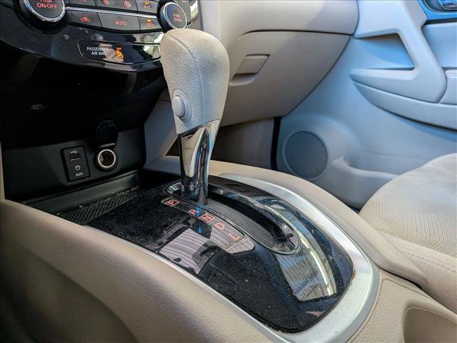 Used 2015 Nissan Rogue SV w/ SV Premium Package FWD image 11