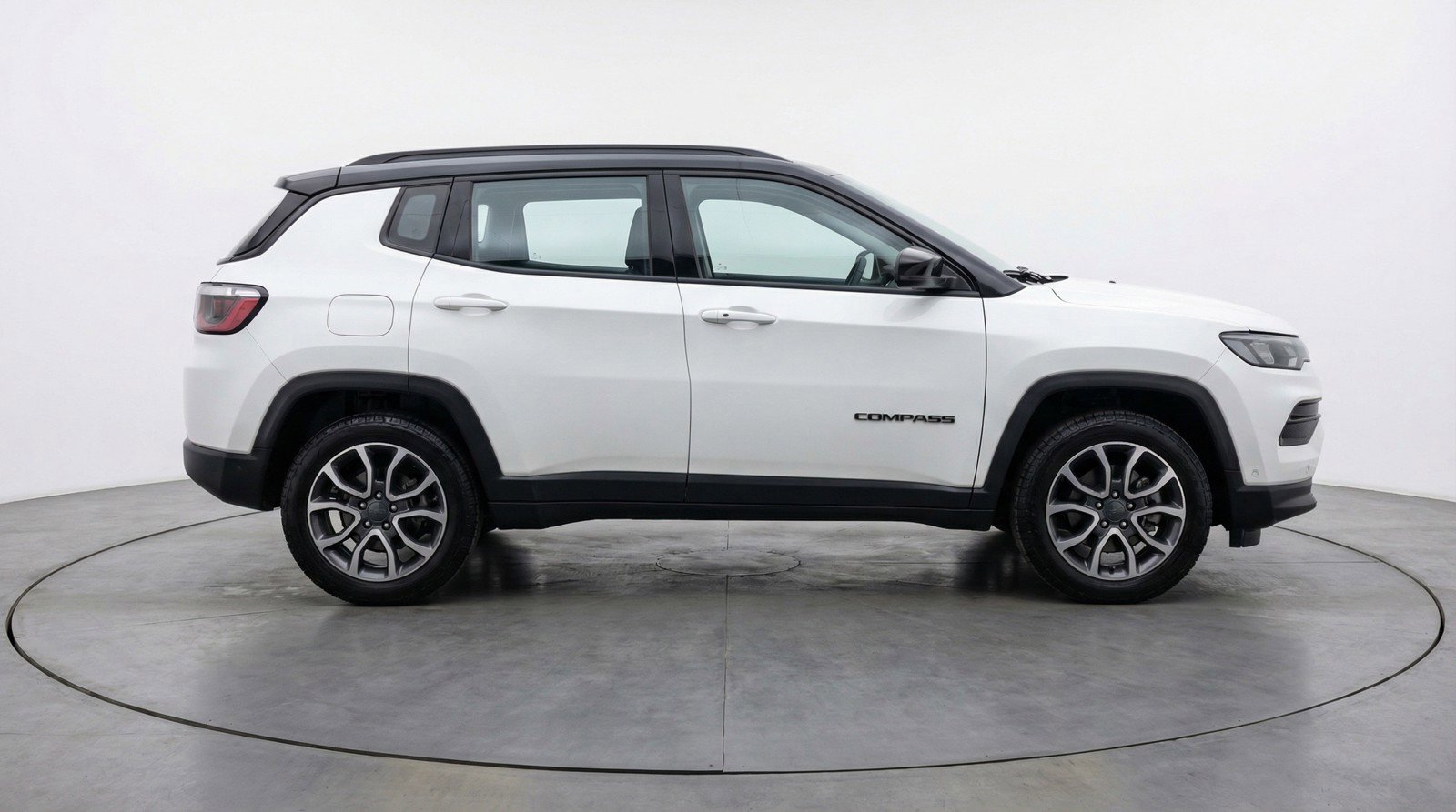 Used 2025 Jeep Compass Trailhawk AWD/4WD image 11