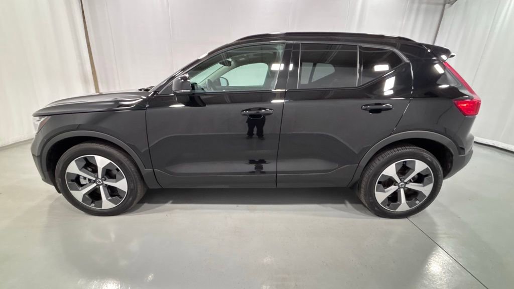 Certified 2023 Volvo XC40 B5 Plus w/ Protection Package Premier image 9