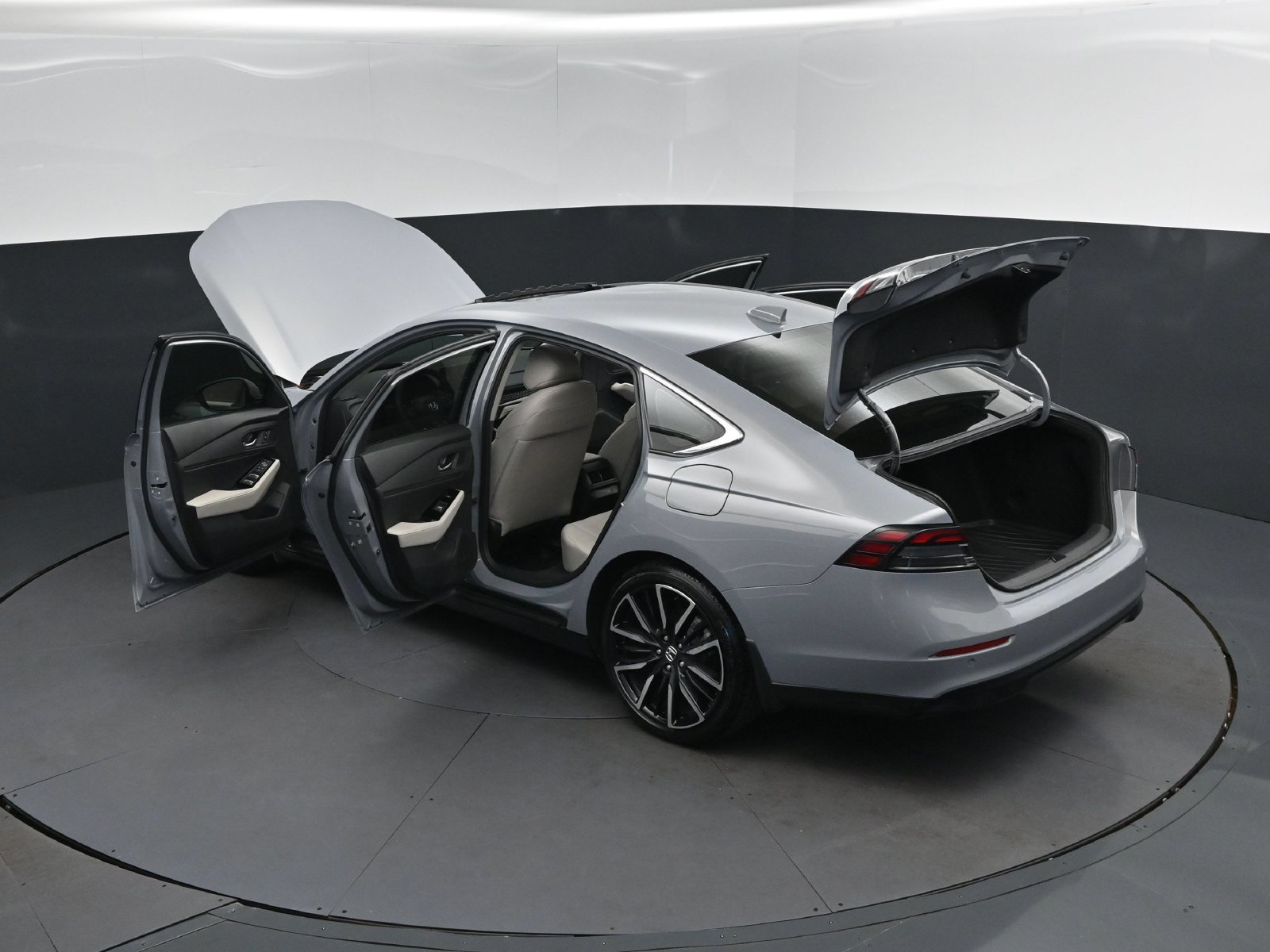 Used 2025 Honda Accord Touring image 2