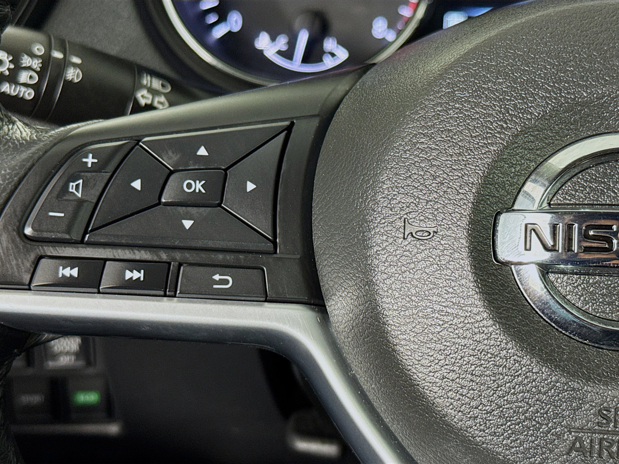 Used 2017 Nissan Rogue SL image 13