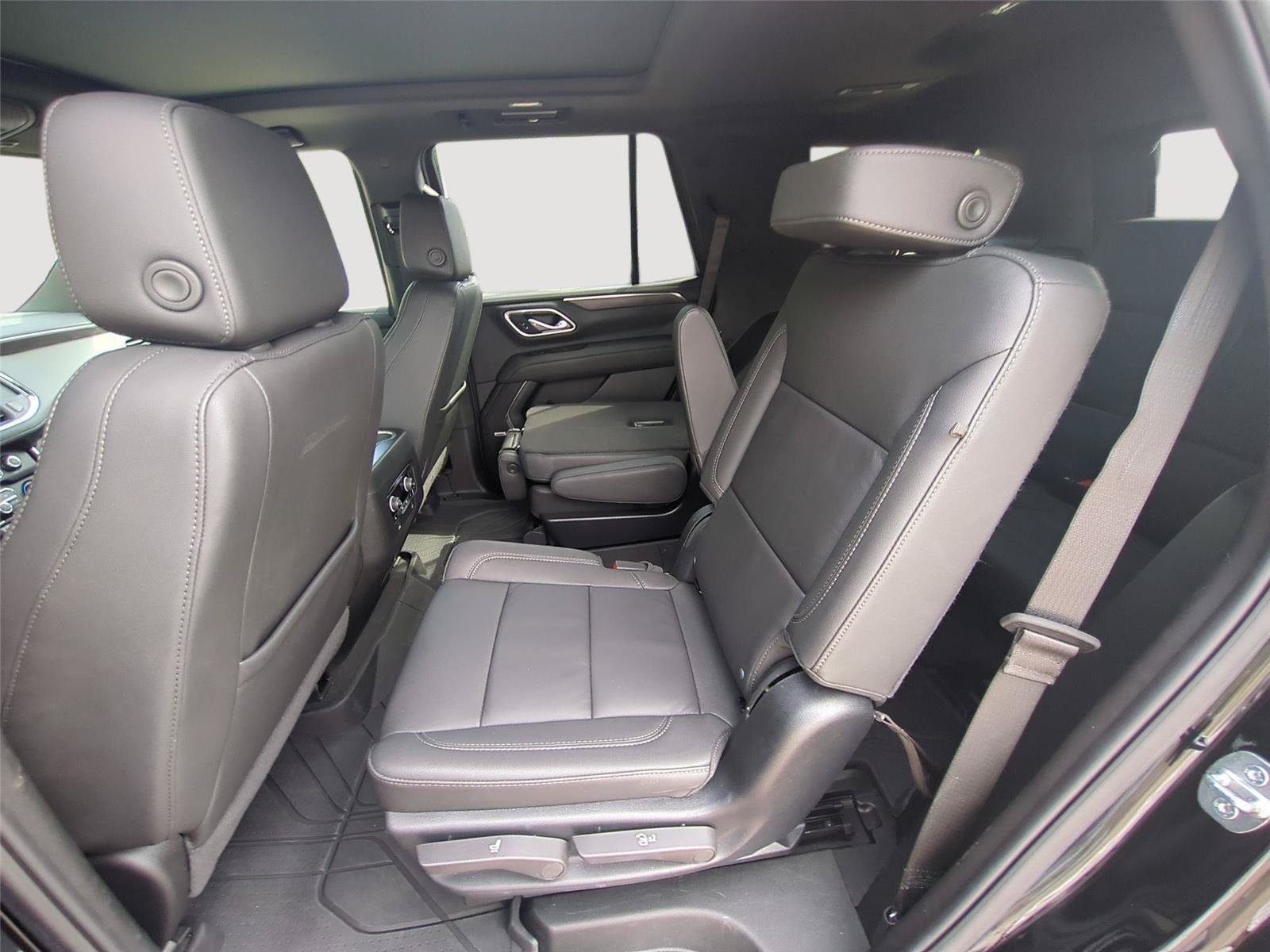 Used 2024 Chevrolet Tahoe Z71 w/ Luxury Package AWD/4WD image 30