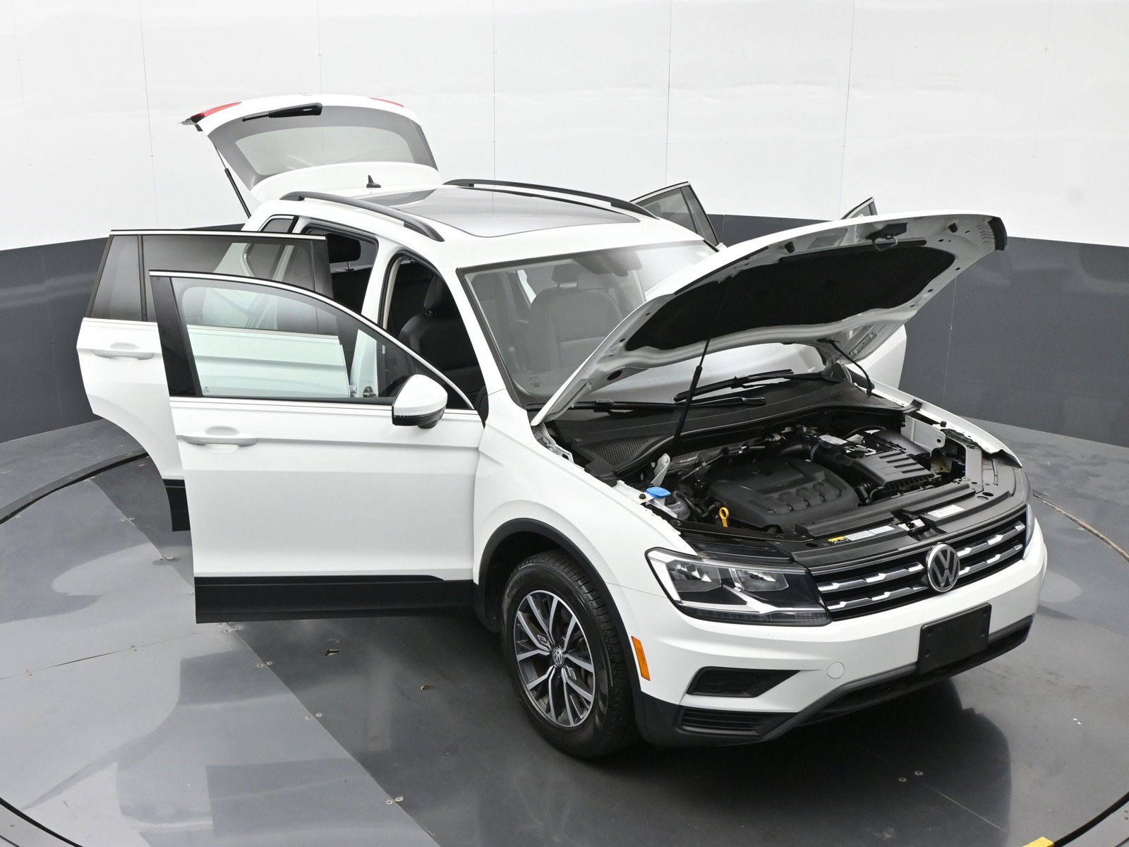 Used 2019 Volkswagen Tiguan SE w/ Panoramic Sunroof Package AWD/4WD image 45