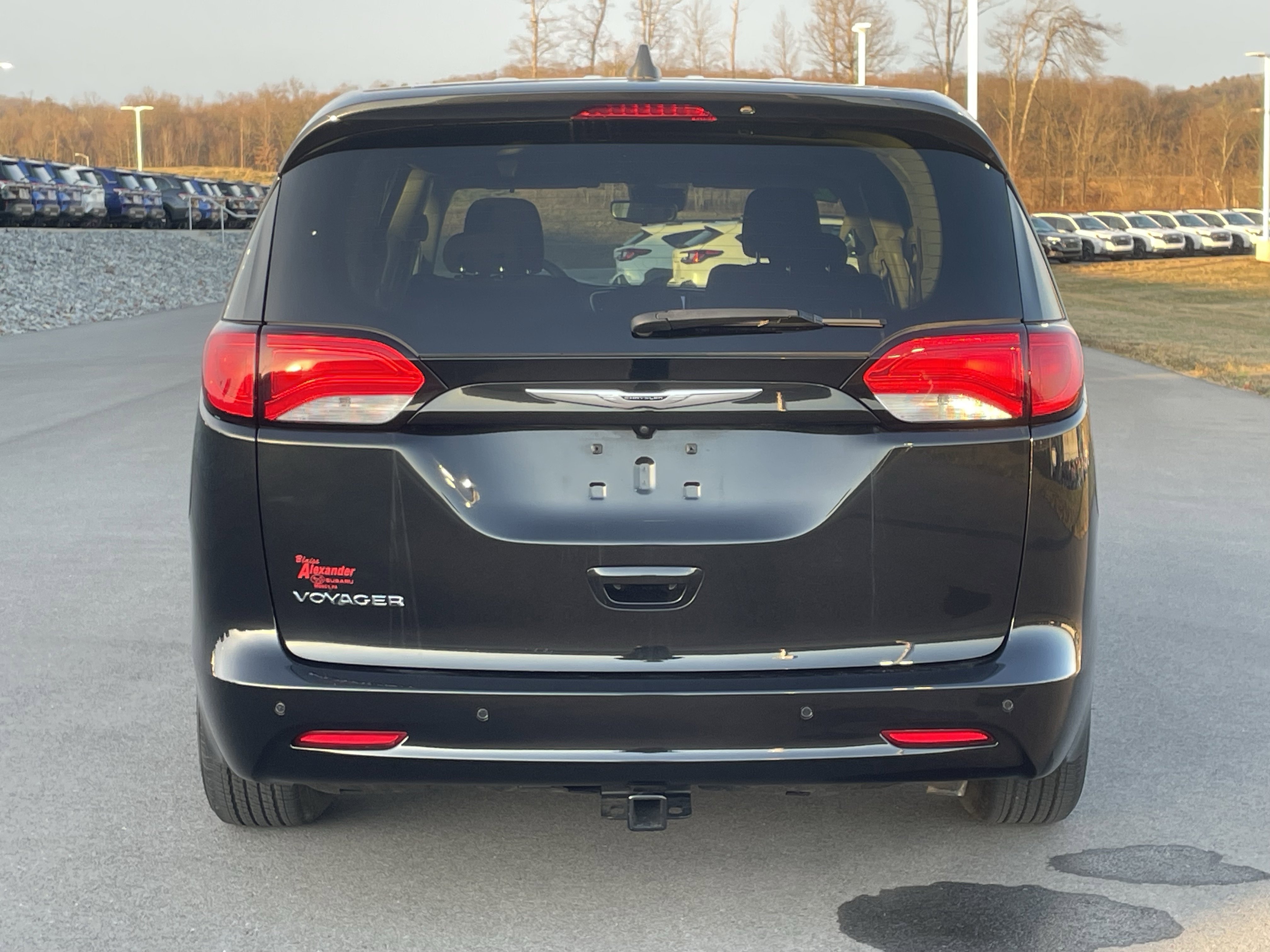 Used 2022 Chrysler Voyager LX image 4