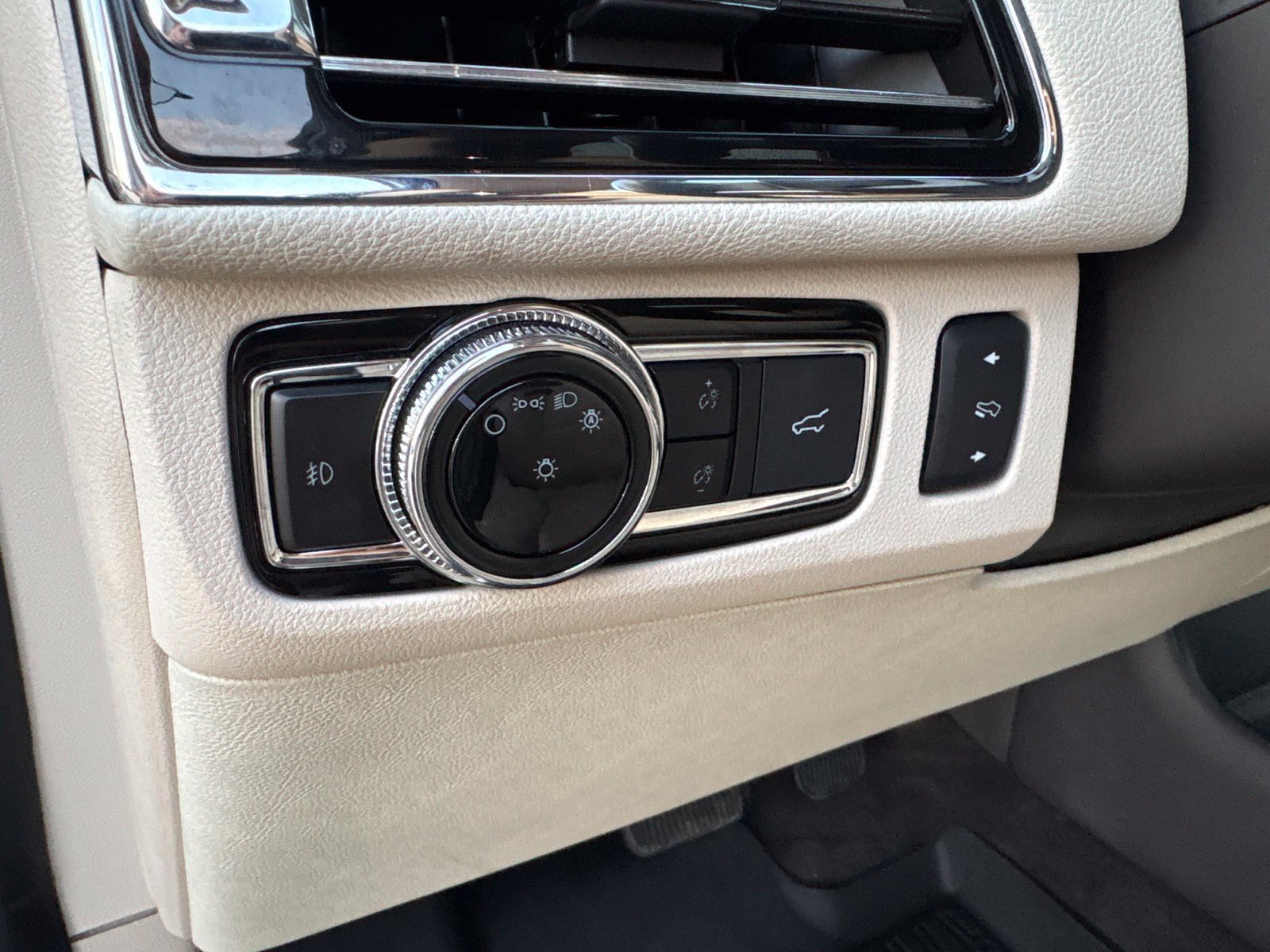 Used 2021 Lincoln Navigator Reserve AWD/4WD image 15